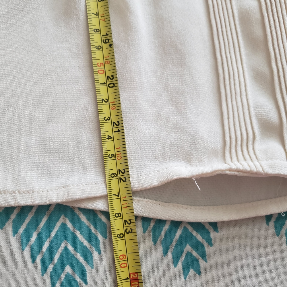Jones New York Cream Short Sleeve Pleated Front Blouse - Picture 5 of 6